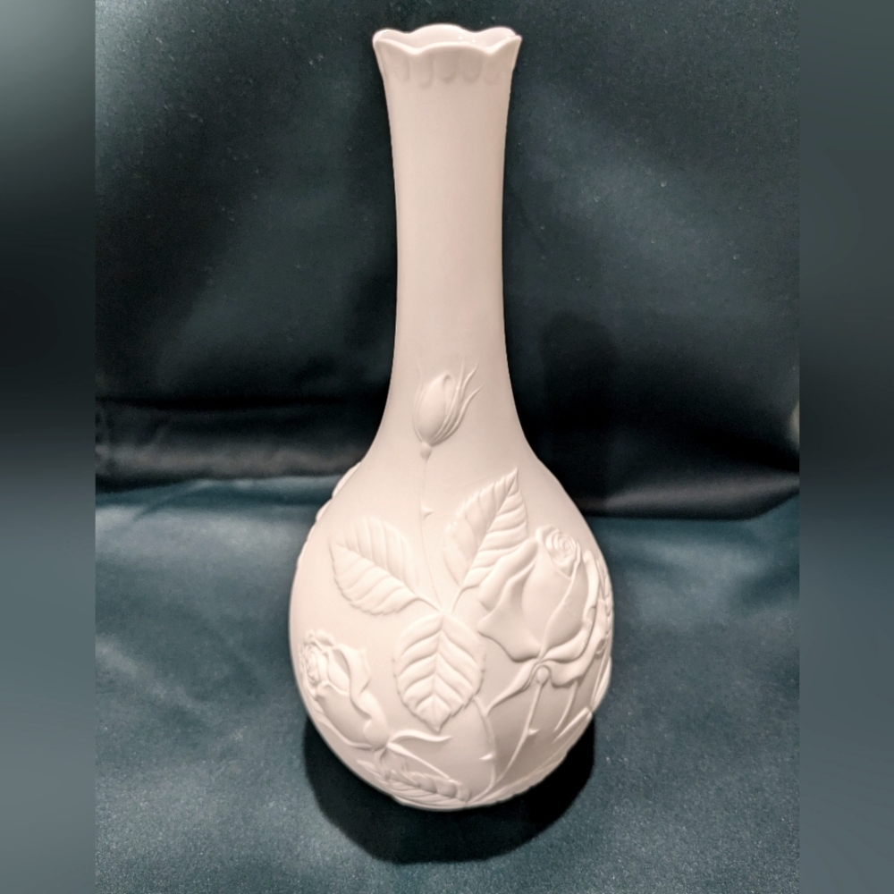 Kaiser Rose Vase in Mint Condition